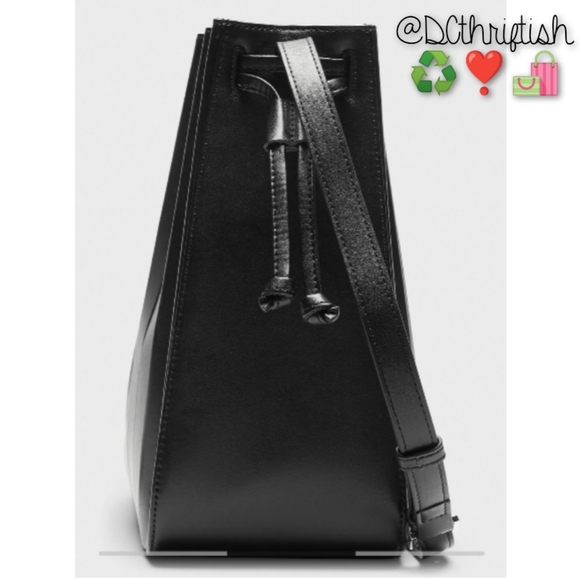 Banana Republic pleated bucket bag🖤 - Picture 2 of 9